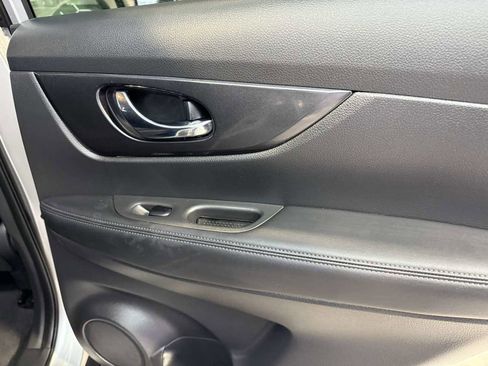 Used 2020 Nissan Rogue SV image 48