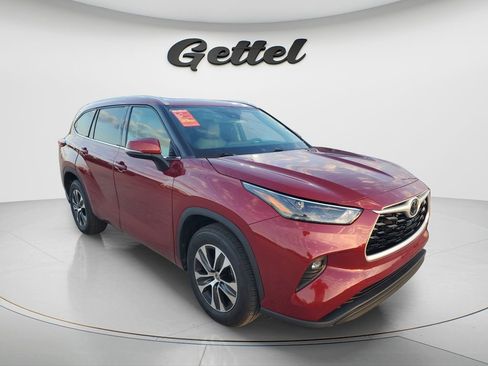 Used 2022 Toyota Highlander XLE image 3