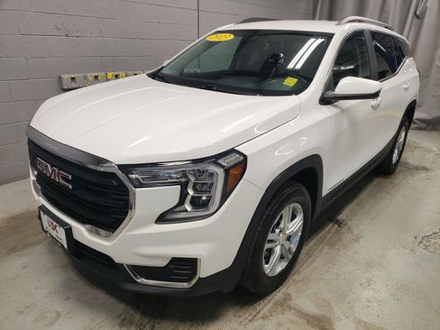 Used 2023 GMC Terrain SLE w/ Driver Convenience Package image 18