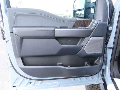 New 2026 Ford F250 Lariat w/ Black Appearance Package image 27