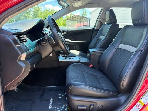 Used 2014 Toyota Camry SE FWD image 11