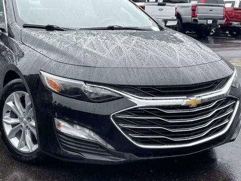 Used 2025 Chevrolet Malibu LT FWD image 2