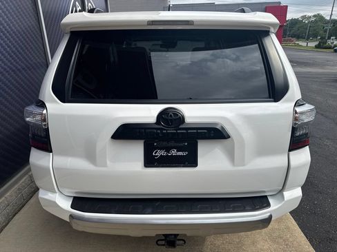Used 2020 Toyota 4Runner TRD Off-Road Premium w/ Moonroof Package AWD/4WD image 11