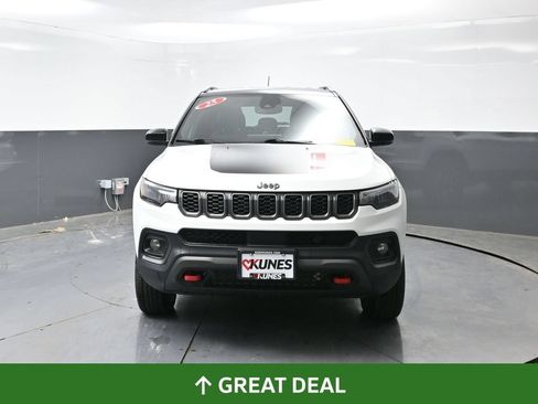Used 2025 Jeep Compass Trailhawk AWD/4WD image 8