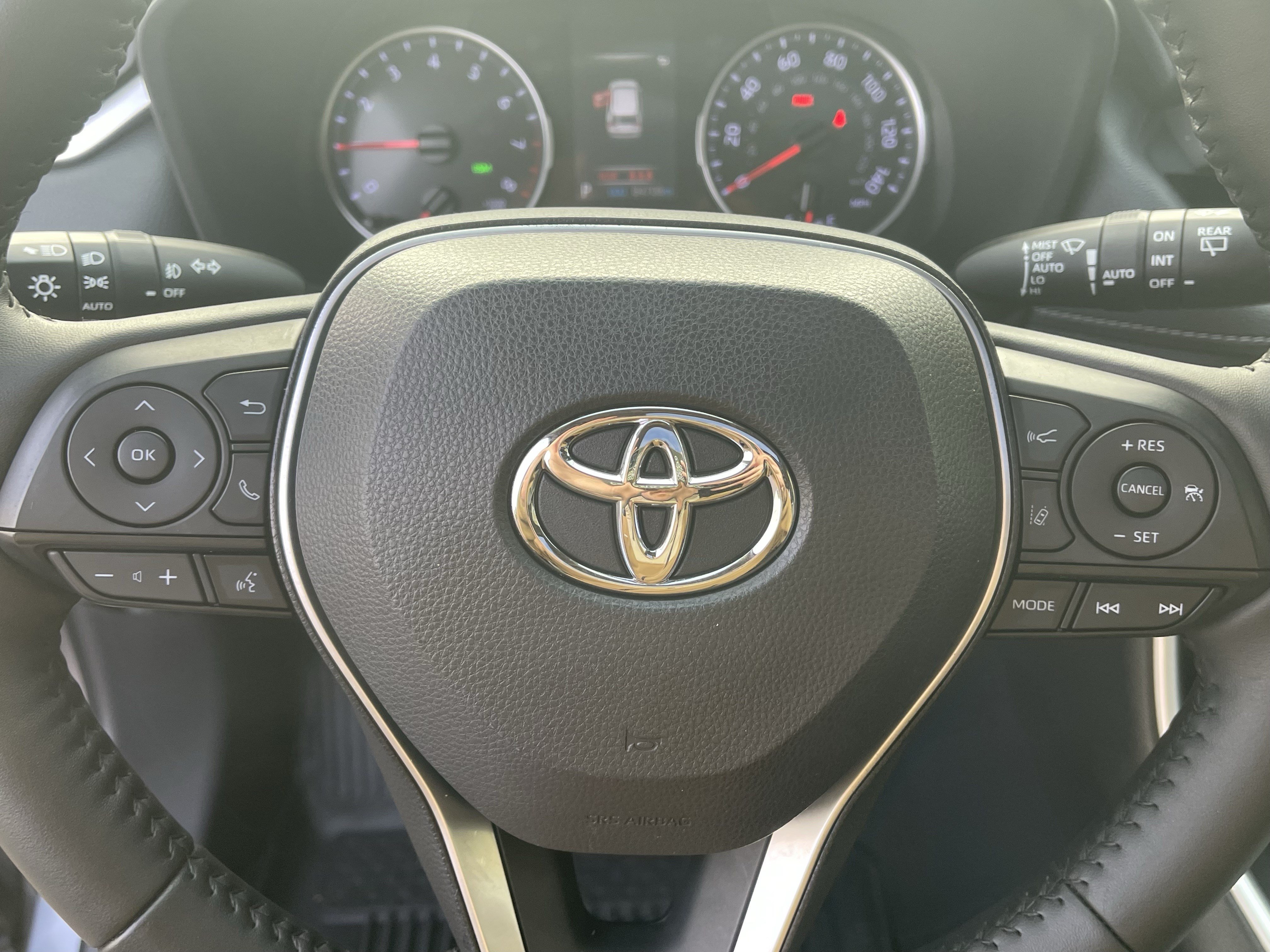 Used 2020 Toyota RAV4 XLE Premium AWD/4WD image 22