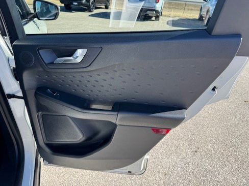 Used 2020 Ford Escape Titanium image 31