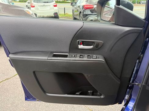 Used 2006 MAZDA MAZDA5 Sport FWD image 23