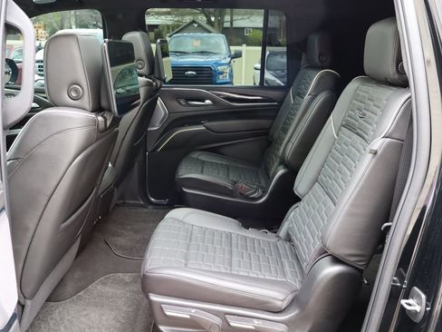 Used 2024 Cadillac Escalade ESV V w/ LPO, ONYX Package AWD/4WD image 15