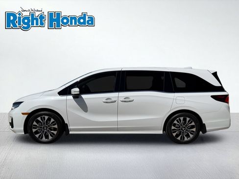 New 2026 Honda Odyssey Elite image 3