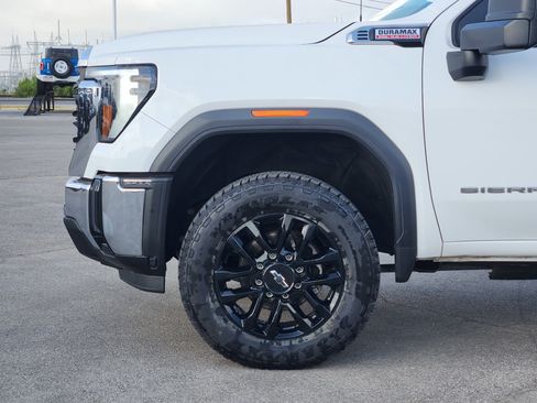 Used 2024 GMC Sierra 2500 Pro w/ Convenience Package AWD/4WD image 9