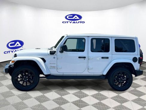 Used 2023 Jeep Wrangler Unlimited Sahara w/ Cold Weather Group AWD/4WD image 11