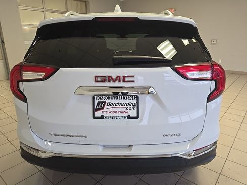 Used 2024 GMC Terrain SLT image 14