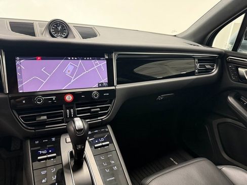Used 2024 Porsche Macan image 17