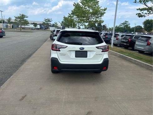 Used 2025 Subaru Outback Premium AWD/4WD image 6