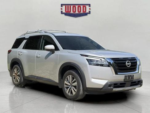 Used 2023 Nissan Pathfinder SL AWD/4WD image 1