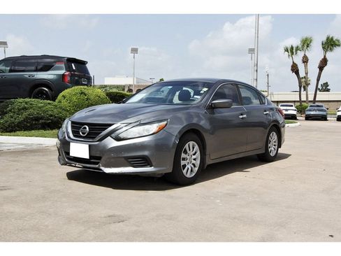 Used 2017 Nissan Altima 2.5 S w/ Power Driver Seat Package FWD image 2