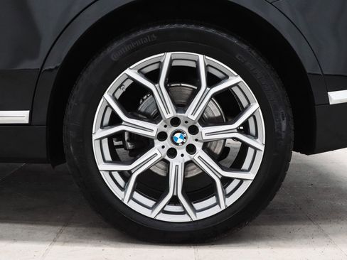 Used 2022 BMW X7 xDrive40i w/ Premium Package image 9