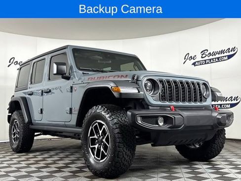 Used 2025 Jeep Wrangler Unlimited Rubicon AWD/4WD image 4