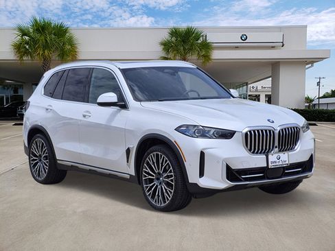 Certified 2024 BMW X5 xDrive40i w/ Premium Package AWD/4WD image 3