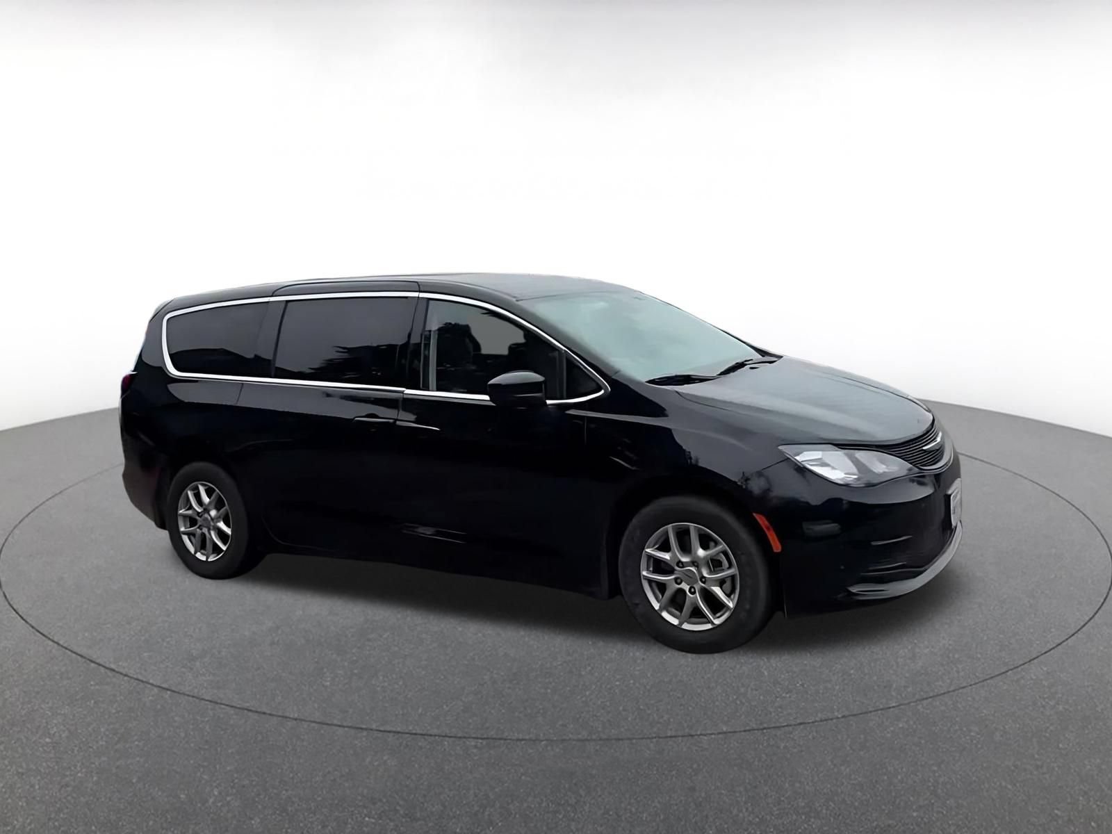 Used 2024 Chrysler Voyager LX FWD image 2