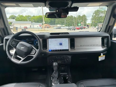 New 2026 Ford Bronco Outer Banks AWD/4WD image 10