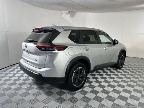 Used 2024 Nissan Rogue SV FWD image 8