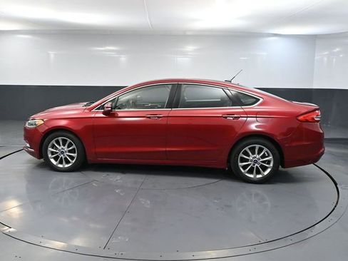 Used 2017 Ford Fusion SE w/ Fusion SE Technology Package image 9