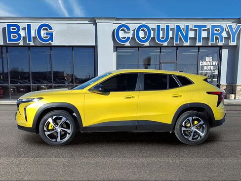 Used 2024 Chevrolet Trax RS image 2