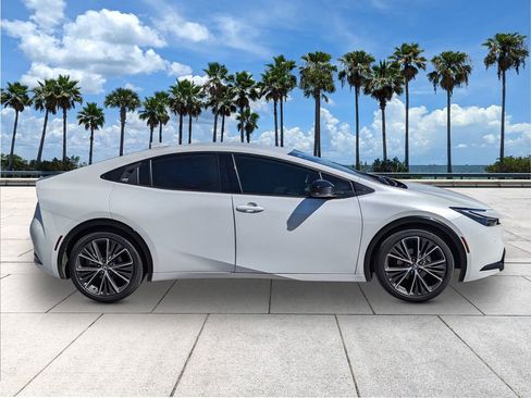 Used 2023 Toyota Prius XLE image 8