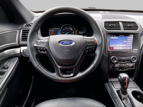 Used 2019 Ford Explorer XLT w/ Equipment Group 202A FWD image 6