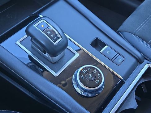 Used 2024 Mitsubishi Outlander SE image 29