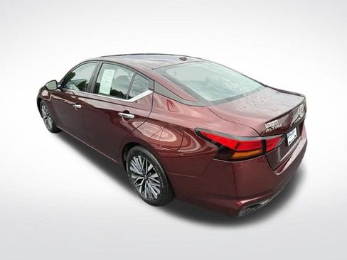 Used 2024 Nissan Altima 2.5 SV FWD image 4