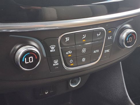 Used 2023 Chevrolet Traverse LS FWD image 17