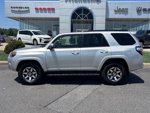 Used 2022 Toyota 4Runner TRD Off-Road Premium AWD/4WD image 23