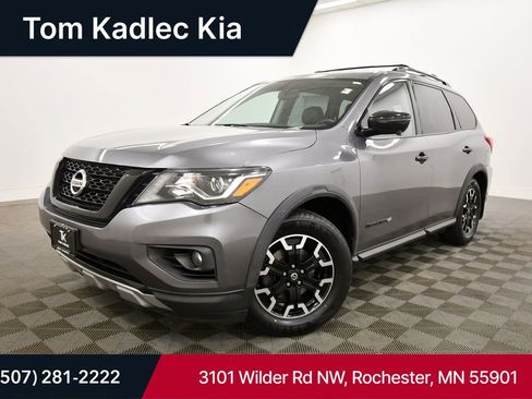 Used 2020 Nissan Pathfinder SL image 1