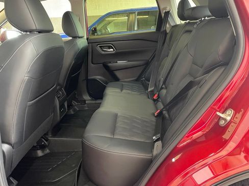 Certified 2024 Nissan Rogue Platinum FWD image 17