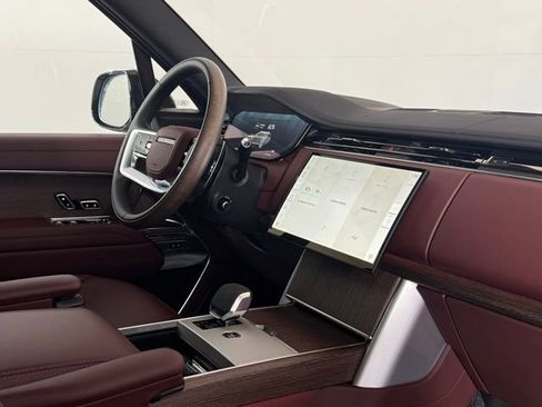 New 2025 Land Rover Range Rover SE image 18