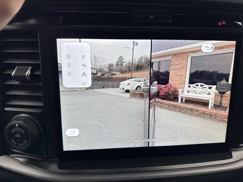 Used 2025 Ford F150 Lariat w/ Equipment Group 501A Mid image 56