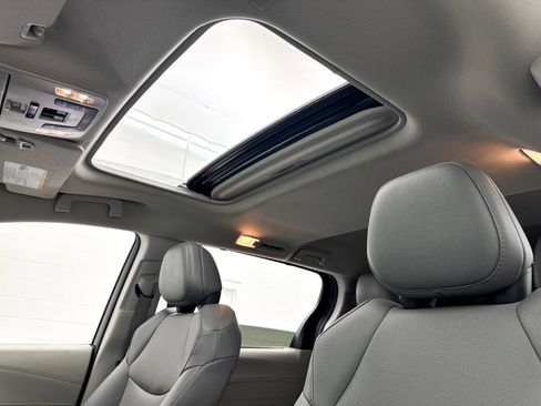 Used 2023 Toyota Sienna XLE w/ Protection Package (TMS) FWD image 3