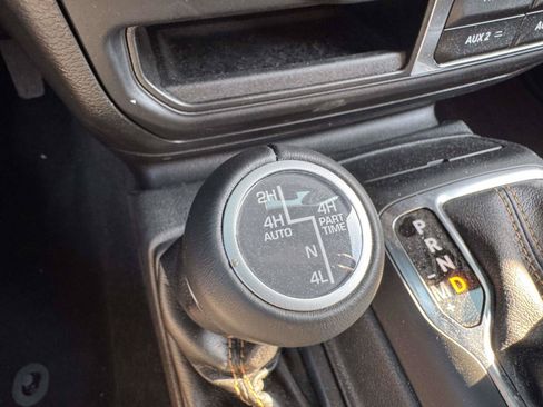 Used 2022 Jeep Wrangler Unlimited Sahara AWD/4WD image 39