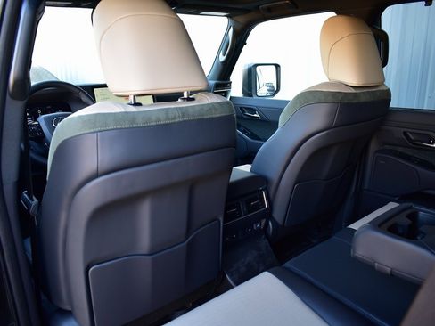 Used 2025 Lexus GX 550 image 25