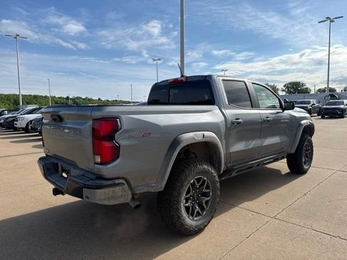Used 2026 Chevrolet Colorado ZR2 w/ Technology Package AWD/4WD image 3