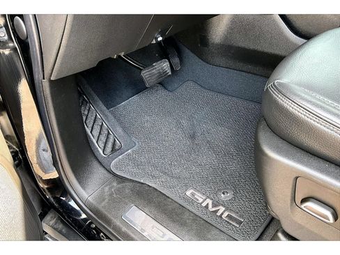 Used 2022 GMC Yukon XL Denali AWD/4WD image 30