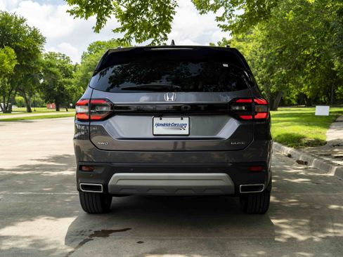 Used 2025 Honda Pilot Elite image 8
