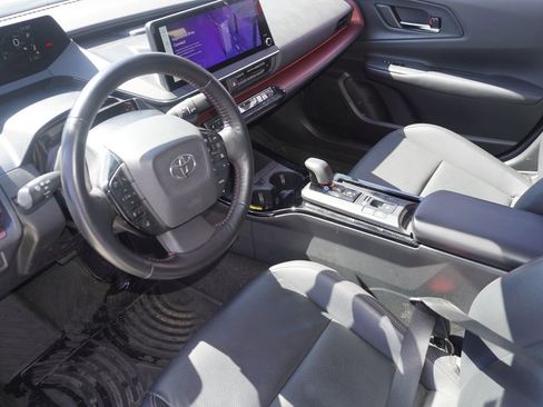 Used 2023 Toyota Prius Prime Premium image 3