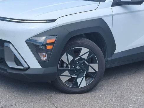 Used 2025 Hyundai Kona SEL FWD image 2