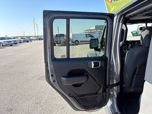 Used 2021 Jeep Gladiator Sport AWD/4WD image 34