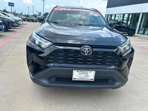 Used 2022 Toyota RAV4 XLE FWD image 2