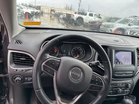 Used 2019 Jeep Cherokee Latitude Plus image 6