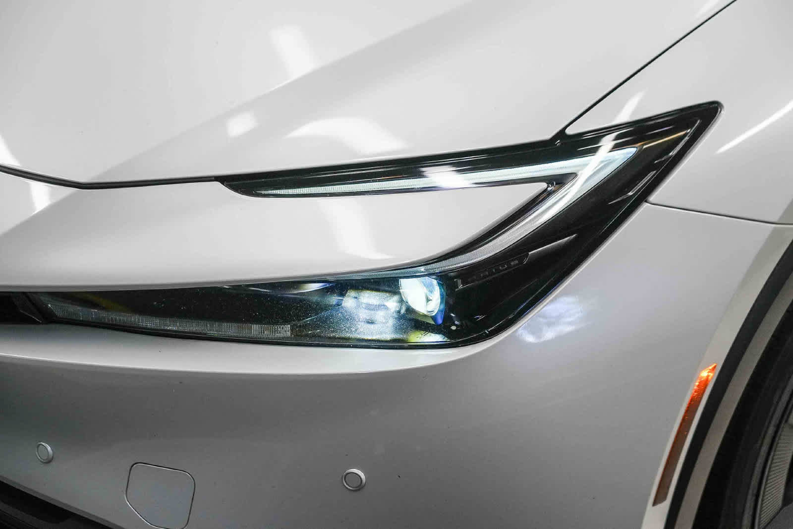 Used 2024 Toyota Prius LE FWD image 2